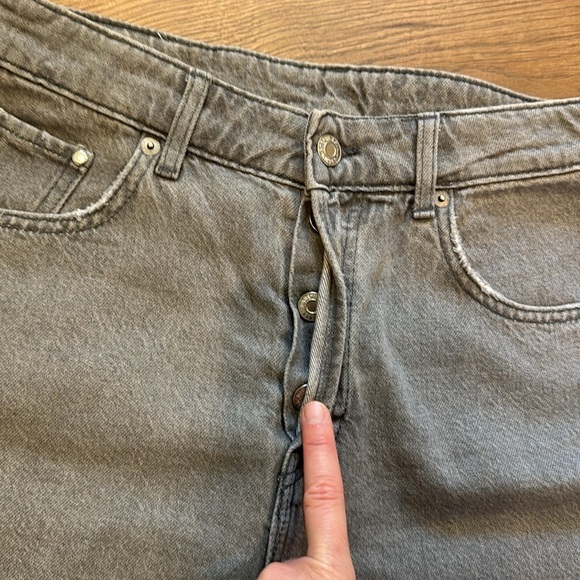 H&M Women’s &Denim Shorts Wide Leg Button Down Closure Gray Size M-L - Picture 3 of 8